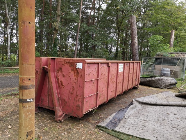 lengte Aantrekkelijk zijn aantrekkelijk Archeoloog Container voor 'Oud IJzer' op Sportpark 't Grote Veld - VV Vorden