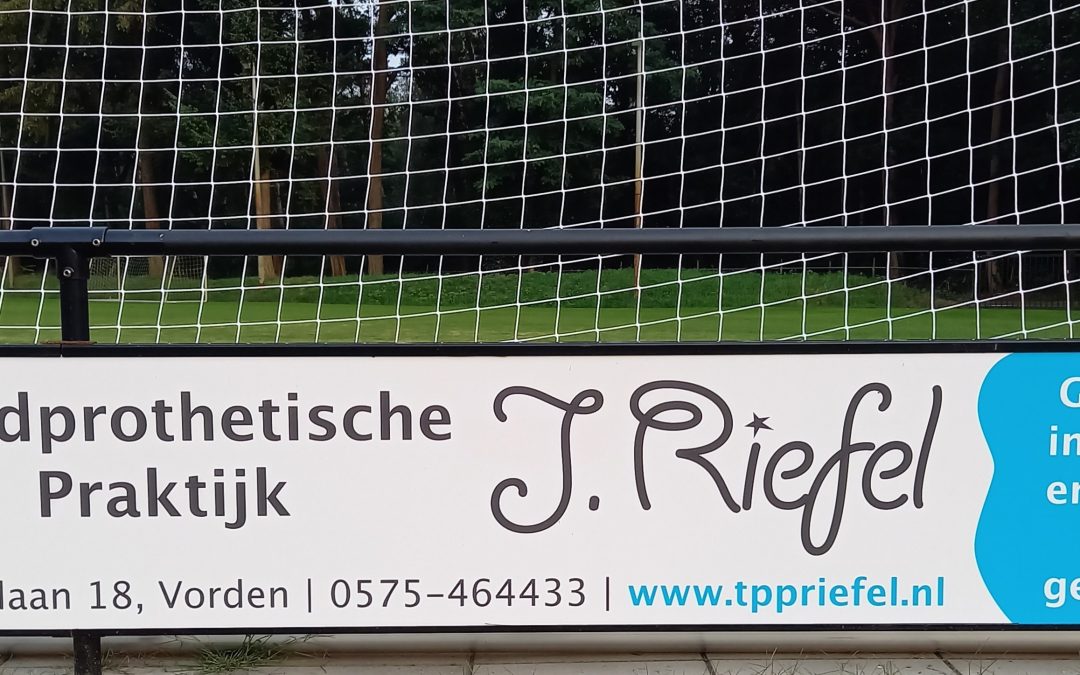 Nieuwe reclameborden: Tandprothetische Praktijk J. Riefel